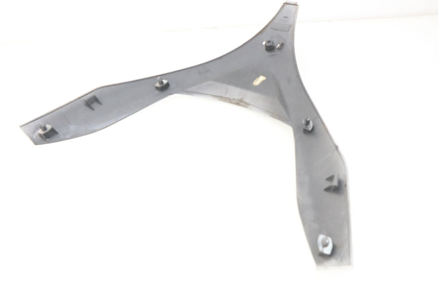 photo de OBERE VORDERSEITE PIAGGIO MP3 125 (2006 - 2014) - Details der Befestigungspunkte