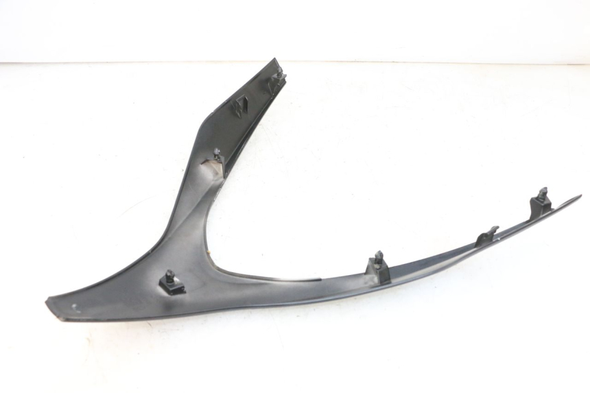 photo de FRONTVERKLEIDUNG OBEN PIAGGIO MP3 500 (2016 - 2018) - Details der Befestigungspunkte