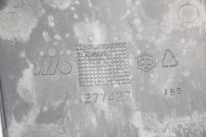 photo de OBERES VORDERTEIL PIAGGIO VESPA GRANTURISMO 125 (2003 - 2007) - Details der Befestigungspunkte