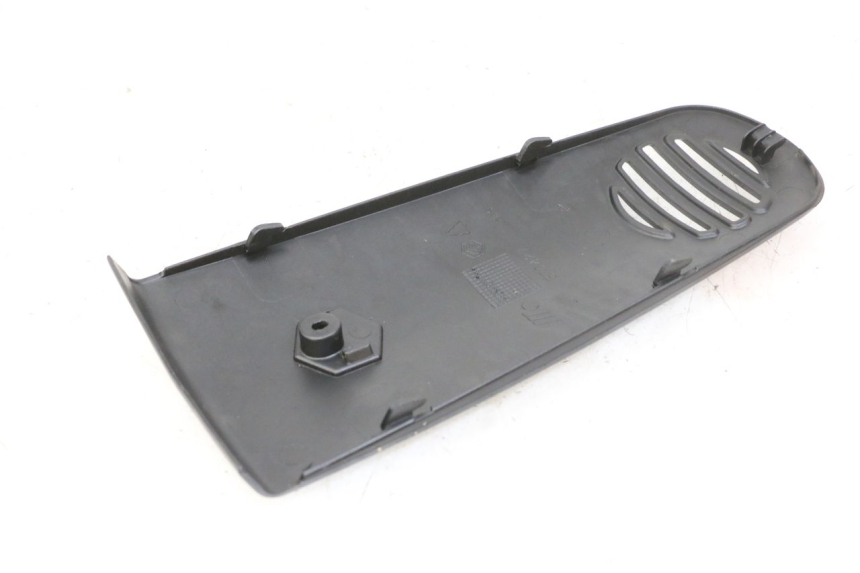 photo de FRONTVERKLEIDUNG OBEN PIAGGIO VESPA GRANTURISMO 200 (2004 - 2005) - Zoom auf Gebrauchszustand