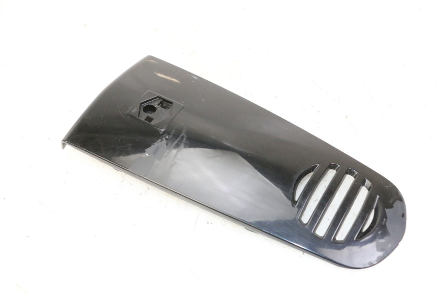 photo de FRONTVERKLEIDUNG OBEN PIAGGIO VESPA GRANTURISMO 200 (2004 - 2005) - Details der Befestigungspunkte