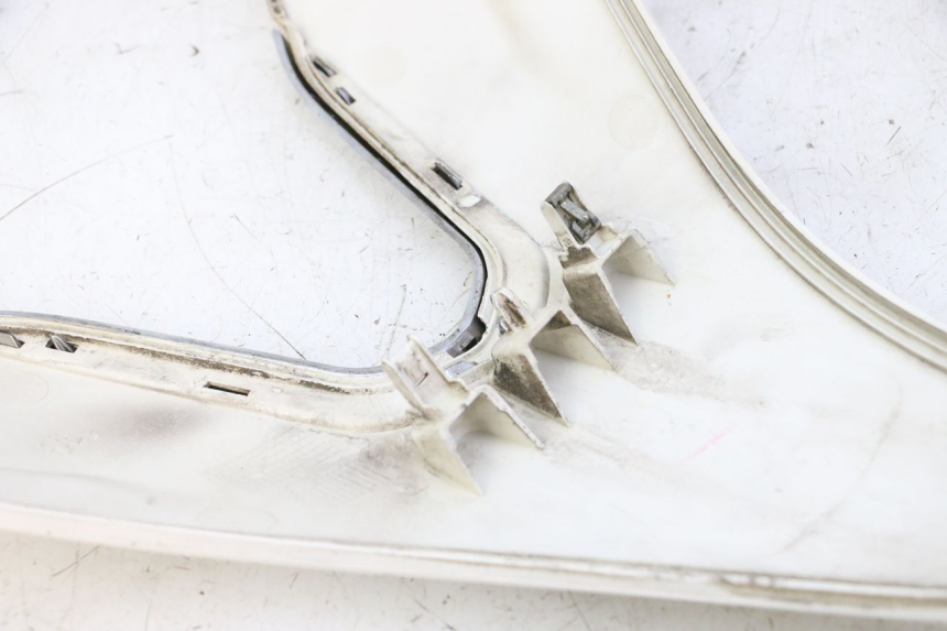 photo de OBERES VORDERTEIL PEUGEOT SATELIS 125 (2010 - 2012) - Detailansicht des Bauteils