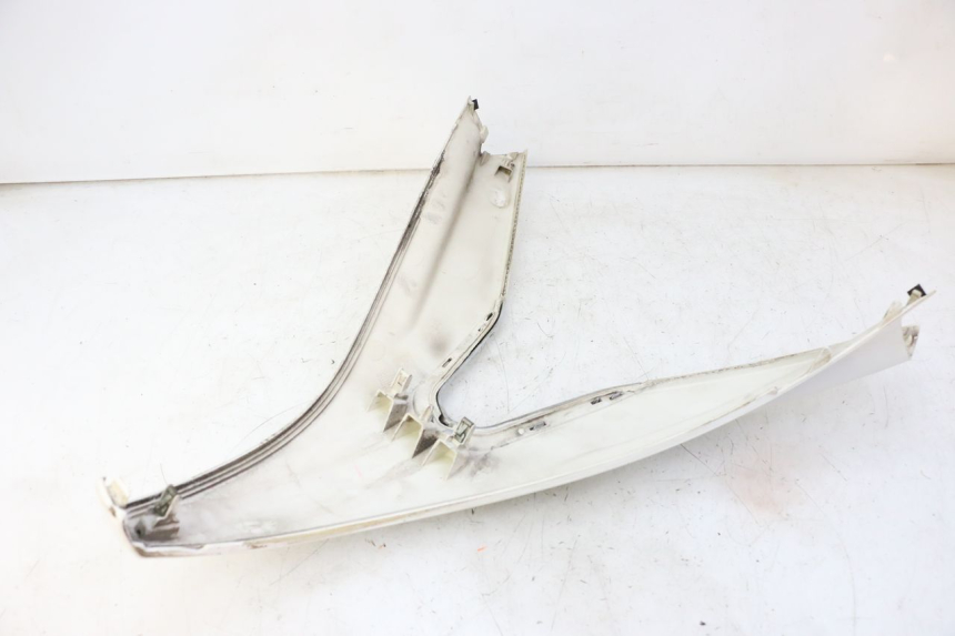 photo de OBERES VORDERTEIL PEUGEOT SATELIS 125 (2010 - 2012) - Details der Befestigungspunkte