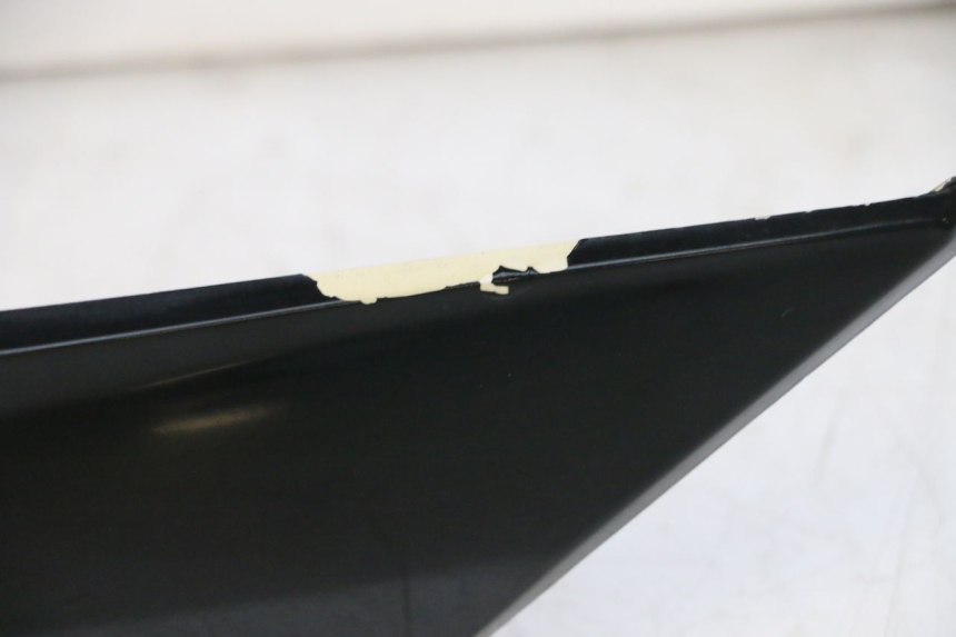 photo de FRONTVERKLEIDUNG OBEN PEUGEOT SATELIS 125 (2006 - 2009) - Details der Befestigungspunkte
