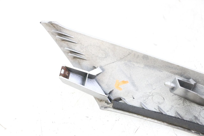 photo de FRONTVERKLEIDUNG OBEN SUZUKI BURGMAN 125 (2007 - 2014) - Detailansicht des Bauteils