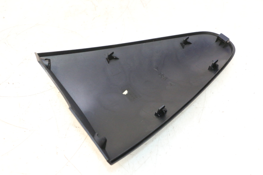 photo de FRONTVERKLEIDUNG OBEN YAMAHA YP MAJESTY 125 (2002 - 2006) - Details der Befestigungspunkte