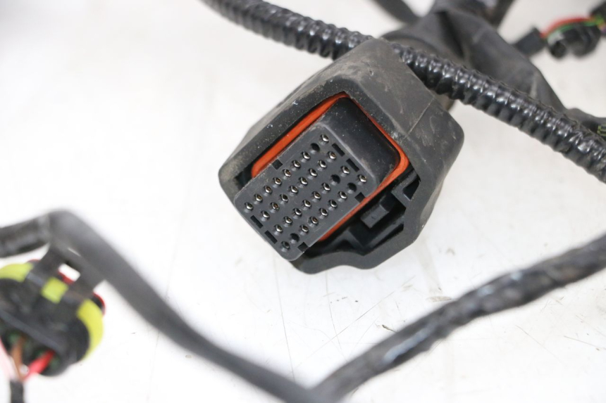 photo de KABELBAUM PIAGGIO MP3 HPE 300 (2019 - 2026) - Alternativer Blickwinkel