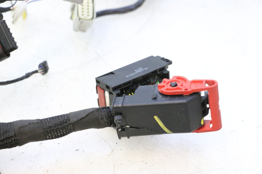 photo de KABELBAUM PIAGGIO MP3 HPE 530 (2022 - 2026) - Detaillierte Sichtprüfung