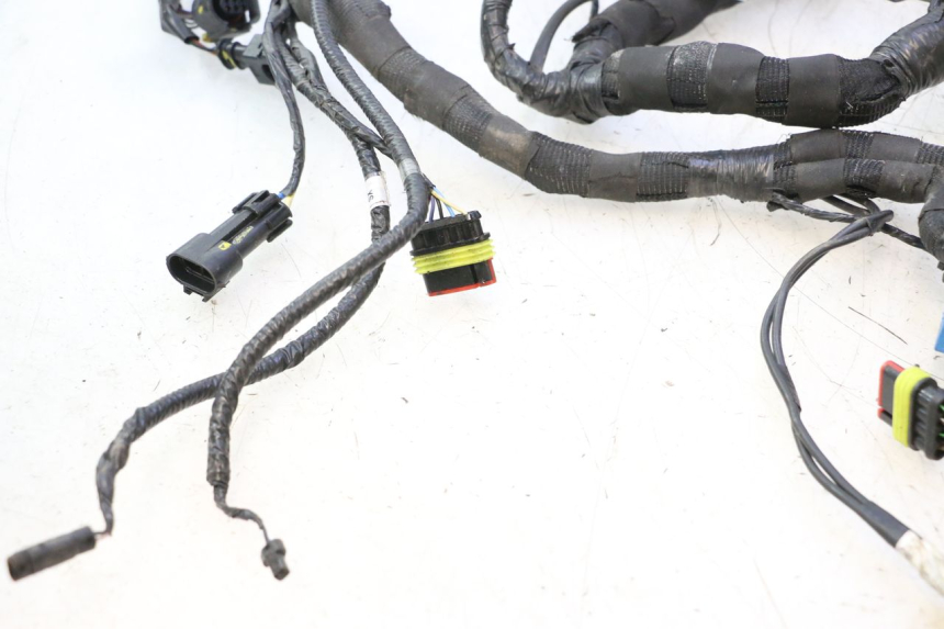 photo de KABELBAUM PIAGGIO MP3 HPE 530 (2022 - 2026) - Oberflächenzustand und Material