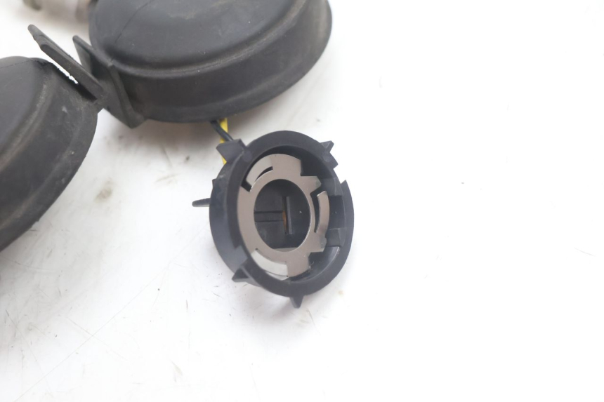 photo de SCHEINWERFERKABELBAUM YAMAHA YP MAJESTY 125 (2007 - 2010) - Details der Befestigungspunkte
