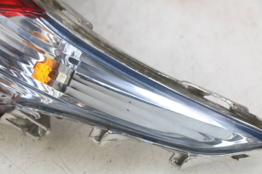 photo de RÜCKLICHT KYMCO AGILITY 16+ 4T 50 (2018 - 2023) - Details der Befestigungspunkte