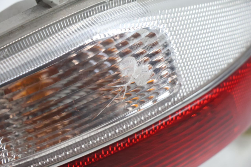 photo de RÜCKLICHT RECHTS SUZUKI BURGMAN EXECUTIVE ABS 650 (2006 - 2012) - Zoom auf Gebrauchszustand