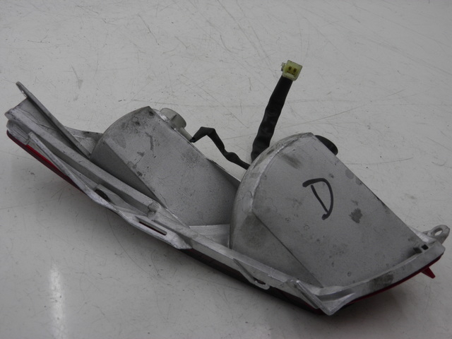 photo de RÜCKLICHT RECHTS HONDA FES PANTHEON 125 (2003 - 2007) - Technische Nahaufnahme