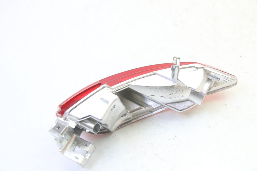 photo de RÜCKLICHT RECHTS PIAGGIO MP3 HPE 310 (2024 - 2025) - Zoom auf Gebrauchszustand