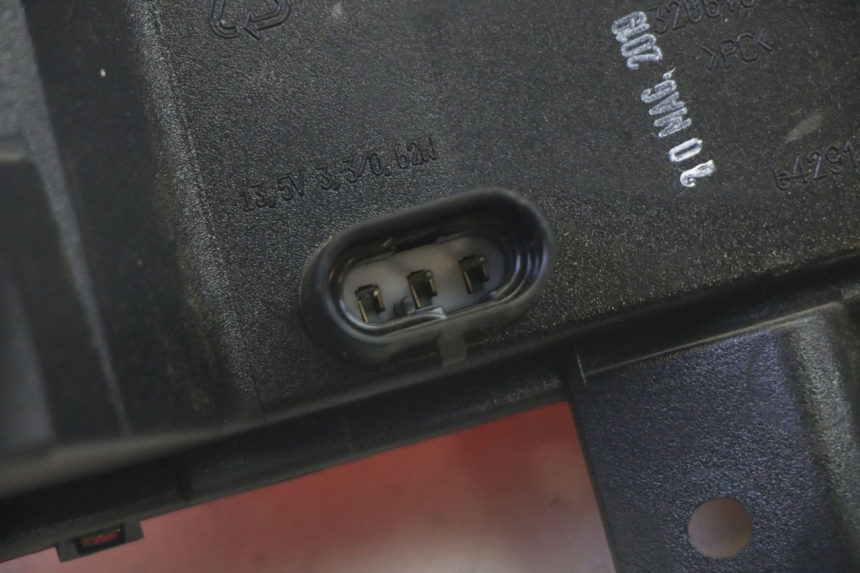 photo de RÜCKLICHT RECHTS PIAGGIO MP3 HPE 350 (2018 - 2020) - Details der Befestigungspunkte