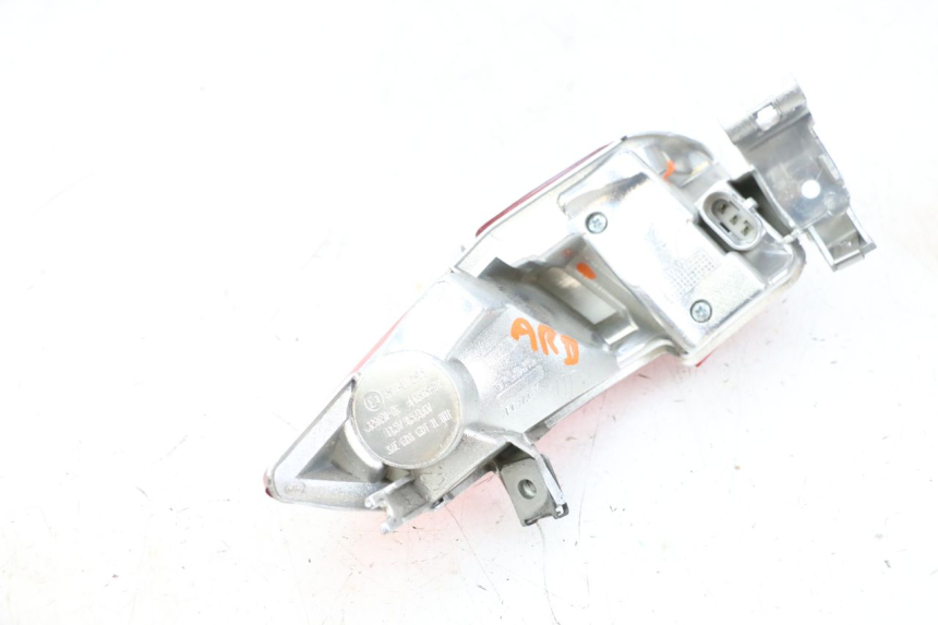 photo de RÜCKLICHT RECHTS PIAGGIO MP3 HPE 300 (2019 - 2026) - Details der Befestigungspunkte