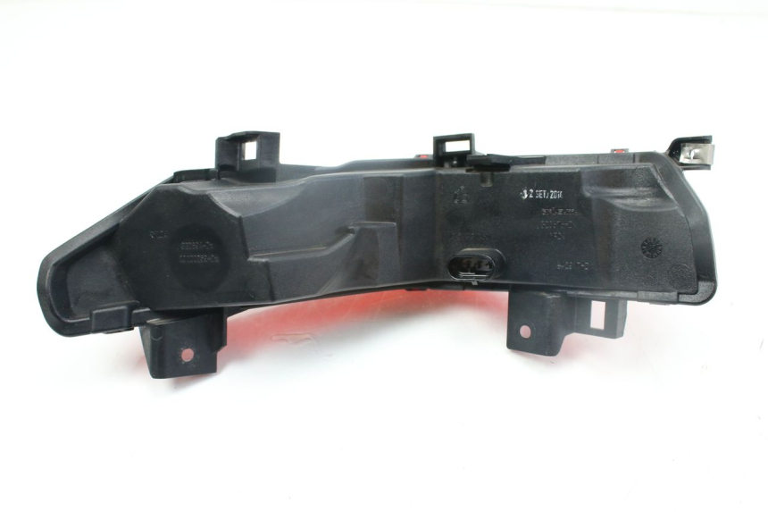 photo de RECHTES RÜCKLICHT PIAGGIO MP3 500 (2014 - 2017) - Details der Befestigungspunkte