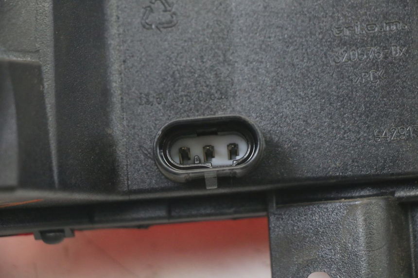 photo de RECHTES RÜCKLICHT PIAGGIO MP3 500 (2014 - 2017) - Oberflächenzustand und Material