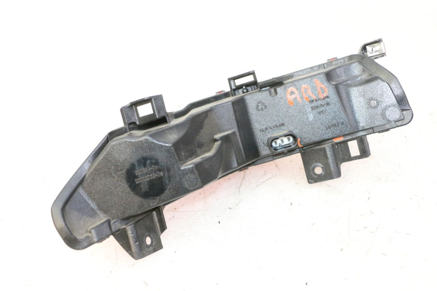 photo de RECHTES RÜCKLICHT PIAGGIO MP3 500 (2014 - 2017) - Details der Befestigungspunkte