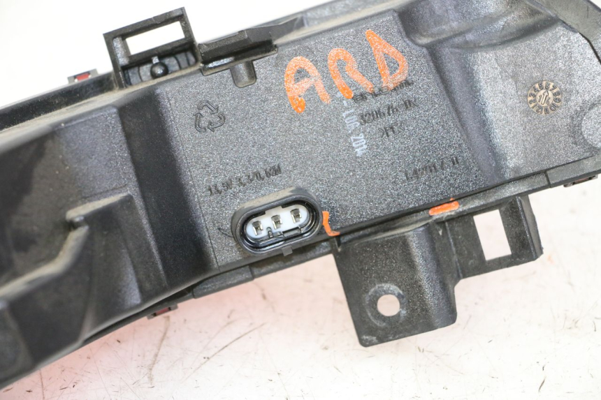 photo de RECHTES RÜCKLICHT PIAGGIO MP3 500 (2014 - 2017) - Oberflächenzustand und Material