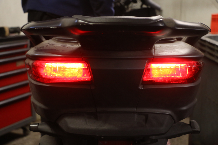 photo de RÜCKLICHT RECHTS PIAGGIO MP3 500 (2016 - 2018) - Zoom auf Komponenten