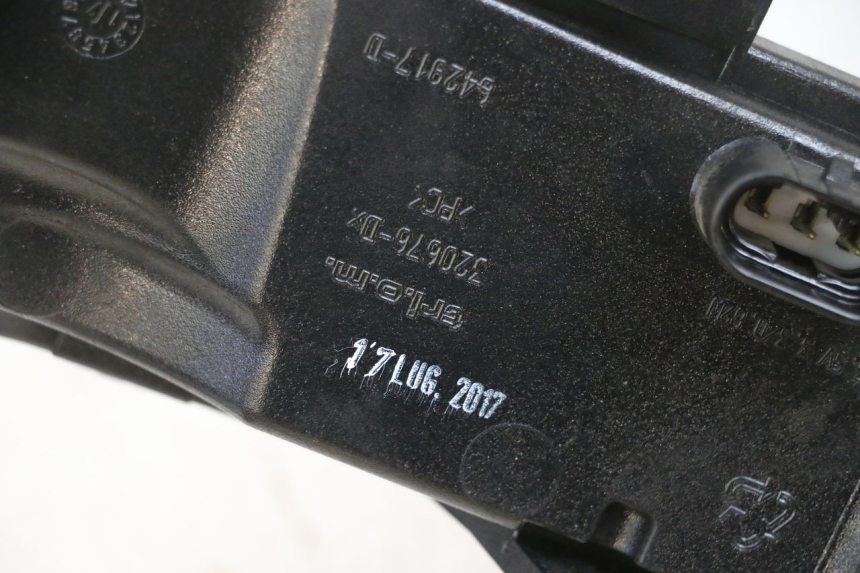 photo de RÜCKLICHT RECHTS PIAGGIO MP3 500 (2016 - 2018) - Technische Nahaufnahme