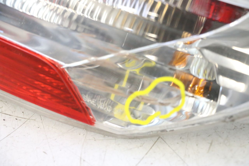 photo de RÜCKLICHT RECHTS PIAGGIO MP3 125 (2006 - 2014) - Details der Befestigungspunkte