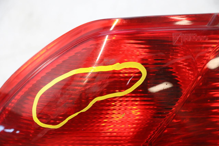 photo de RECHTES RÜCKLICHT PIAGGIO MP3 500 (2011 - 2015) - Oberflächenzustand und Material