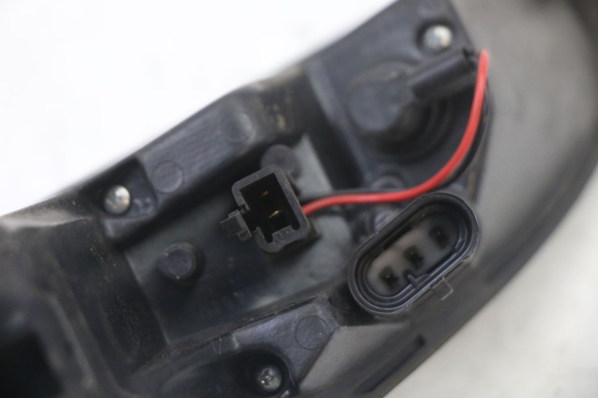 photo de RÜCKLICHT RECHTS PEUGEOT SATELIS 125 (2013 - 2018) - Oberflächenzustand und Material