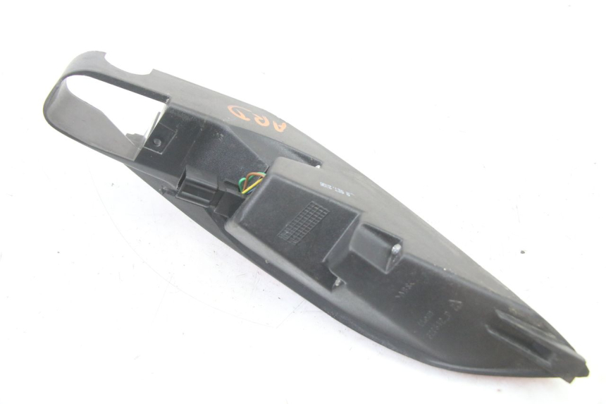 photo de RÜCKLICHT RECHTS PEUGEOT SATELIS COMPRESSOR K15 125 (2006 - 2009) - Details der Befestigungspunkte