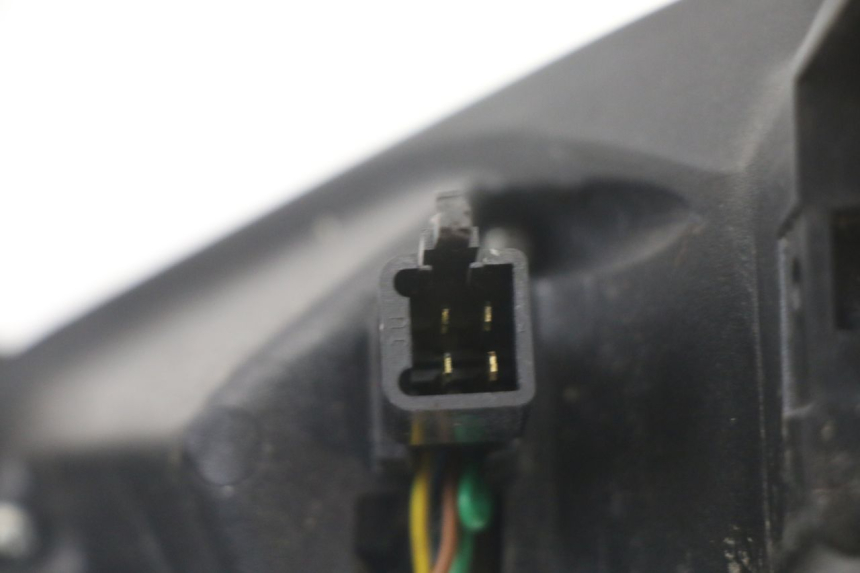 photo de RÜCKLICHT RECHTS PEUGEOT SATELIS COMPRESSOR K15 125 (2006 - 2009) - Oberflächenzustand und Material