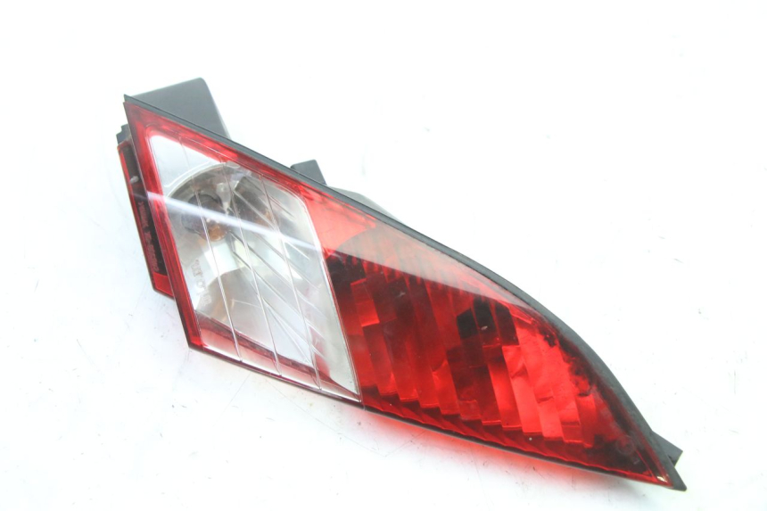 photo de RÜCKLICHT RECHTS PEUGEOT SATELIS COMPRESSOR K15 125 (2006 - 2009) - Zoom auf Gebrauchszustand