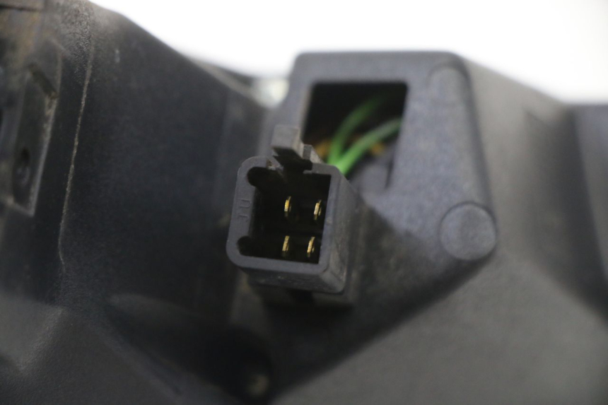 photo de RÜCKLICHT RECHTS PEUGEOT SATELIS COMPRESSOR K15 125 (2006 - 2009) - Details der Befestigungspunkte