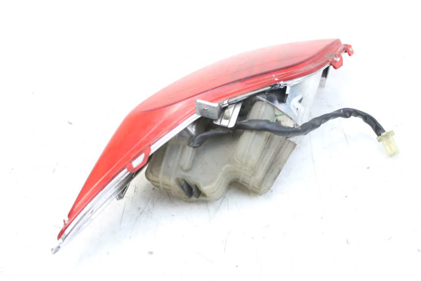 photo de RECHTES RÜCKLICHT MBK SKYCRUISER 125 (2010 - 2013) - Details der Befestigungspunkte