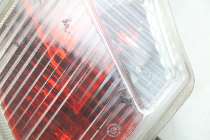 photo de RÜCKLICHT RECHTS PEUGEOT VIVACITY 125 (2010 - 2017) - Details der Befestigungspunkte