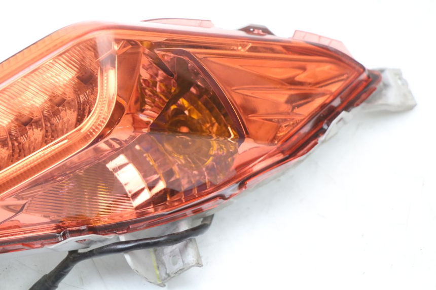 photo de RECHTES RÜCKLICHT YAMAHA XMAX X-MAX ABS 125 (2017 - 2020) - Zoom auf Gebrauchszustand