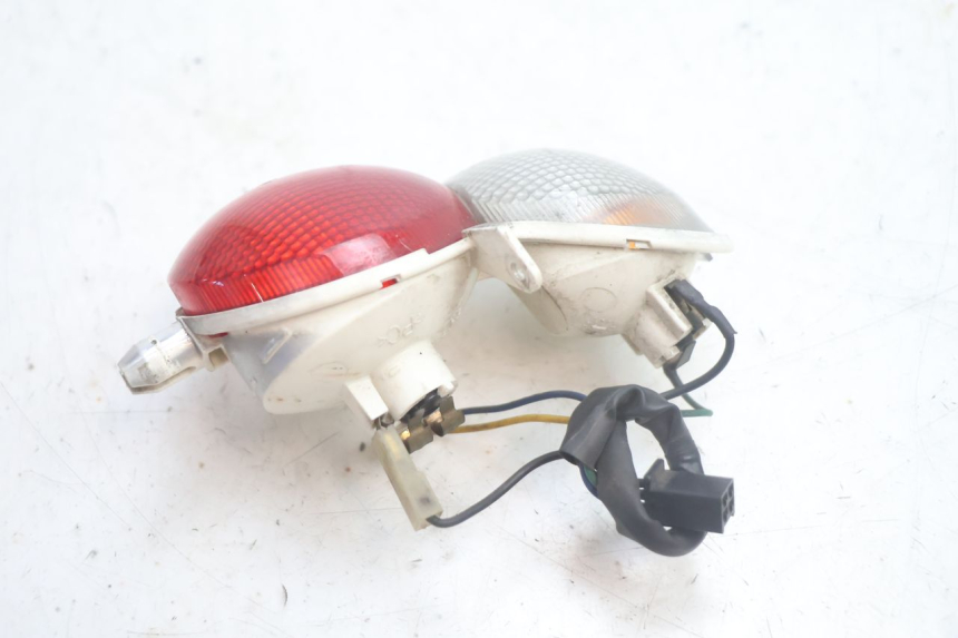 photo de RÜCKLICHT RECHTS YAMAHA YP MAJESTY 125 (2002 - 2006) - Zoom auf Gebrauchszustand