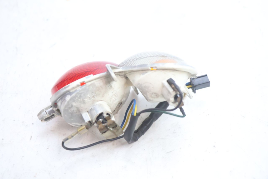 photo de RÜCKLICHT RECHTS YAMAHA YP MAJESTY 125 (2002 - 2006) - Zoom auf Gebrauchszustand