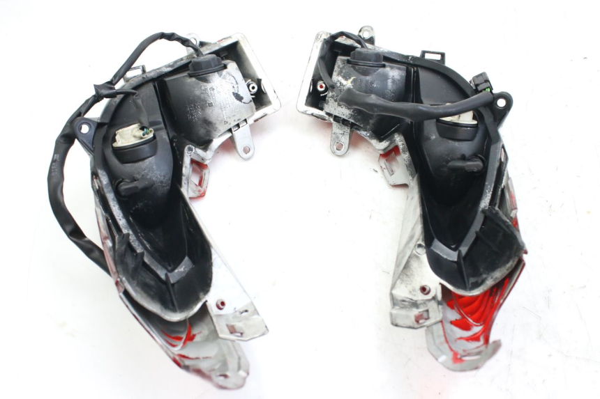 photo de RÜCKLICHT HONDA FES S-WING SWING ABS 125 (2007 - 2015) - Zoom auf Gebrauchszustand