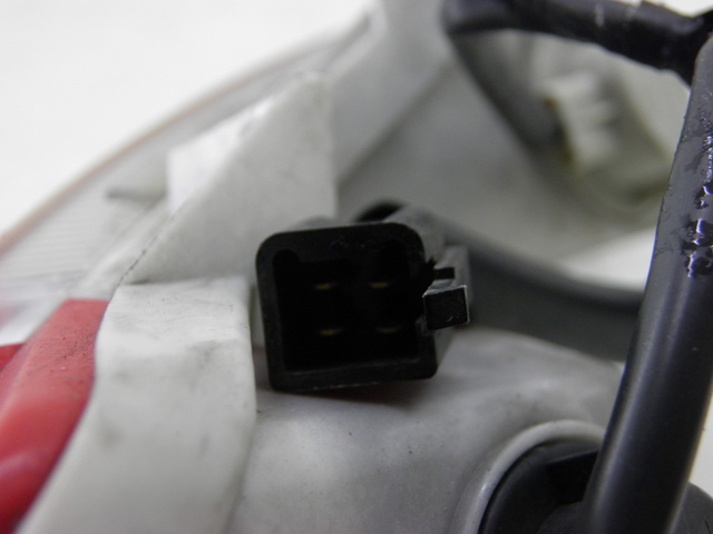 photo de RÜCKLICHT LINKS HONDA FES PANTHEON 125 (2003 - 2007) - Technische Nahaufnahme