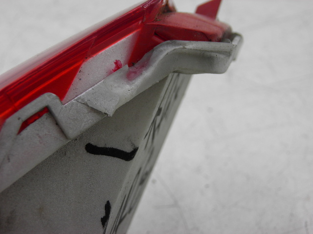 photo de RÜCKLICHT LINKS HONDA FES PANTHEON 125 (2003 - 2007) - Details der Befestigungspunkte