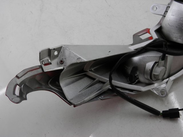 photo de RÜCKLICHT LINKS HONDA FES S-WING SWING 125 (2007 - 2015) - Technische Nahaufnahme
