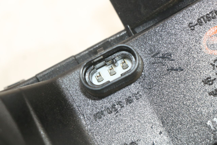 photo de RÜCKLICHT LINKS PIAGGIO MP3 HPE 350 (2018 - 2020) - Kennzeichnungen und Originalreferenzen