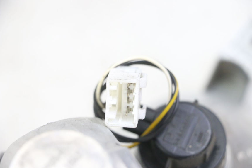 photo de RÜCKLICHT LINKS PIAGGIO MP3 LT 300 (2010 - 2016) - Zoom auf Gebrauchszustand