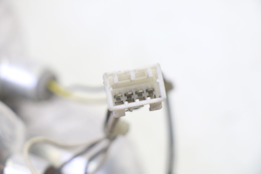 photo de RÜCKLICHT LINKS PIAGGIO MP3 125 (2006 - 2014) - Details der Befestigungspunkte