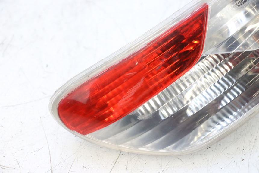 photo de RÜCKLICHT LINKS PIAGGIO MP3 RL 250 (2006 - 2010) - Details der Befestigungspunkte