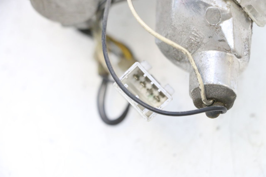 photo de RÜCKLICHT LINKS PIAGGIO MP3 RL 250 (2006 - 2010) - Oberflächenzustand und Material