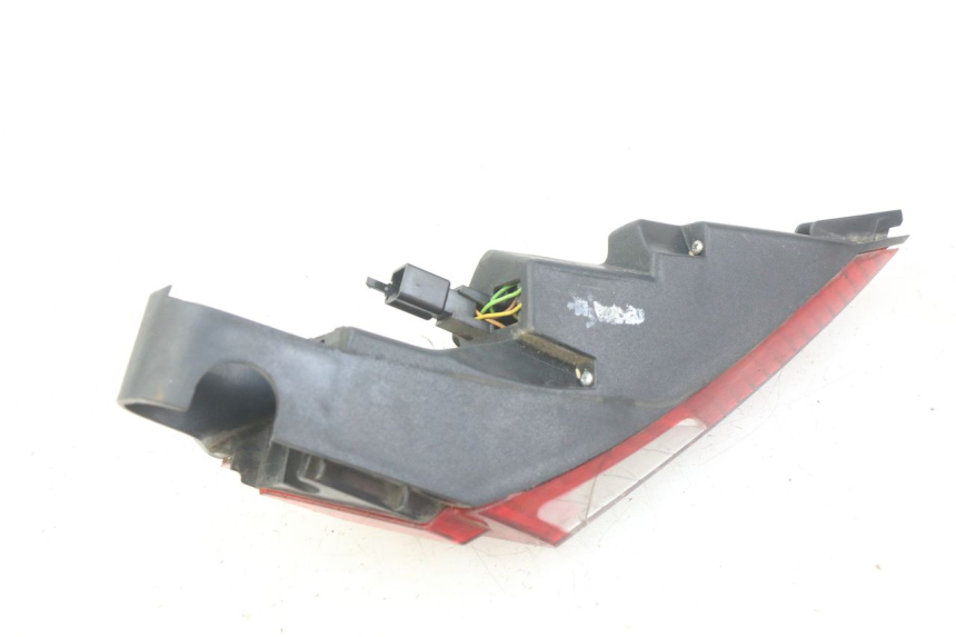 photo de LINKES RÜCKLICHT PEUGEOT SATELIS COMPRESSOR K15 125 (2006 - 2009) - Details der Befestigungspunkte