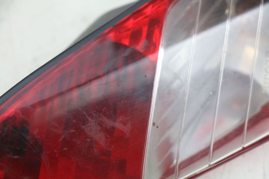photo de LINKES RÜCKLICHT PEUGEOT SATELIS 125 (2010 - 2012) - Alternative Perspektive
