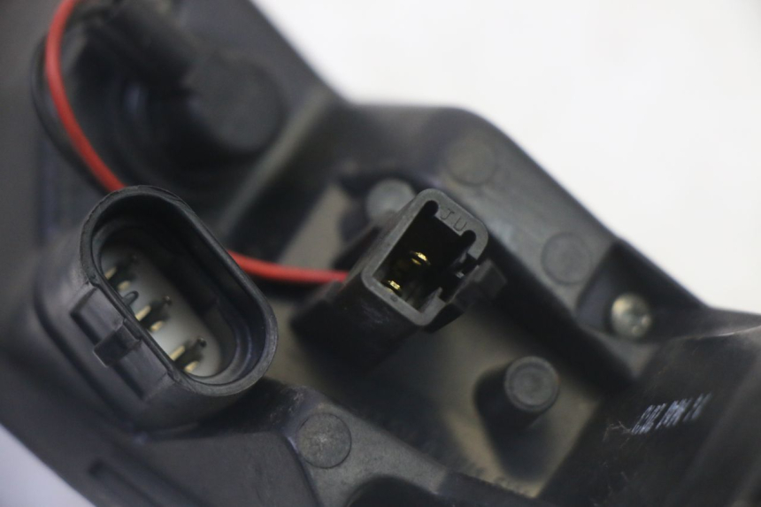 photo de RÜCKLICHT LINKS PEUGEOT SATELIS 125 (2013 - 2018) - Oberflächenzustand und Material